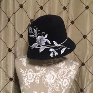 Embroidered dark navy hat